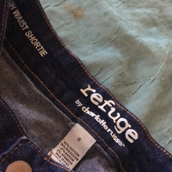 Shorts - Picture 3 of 4